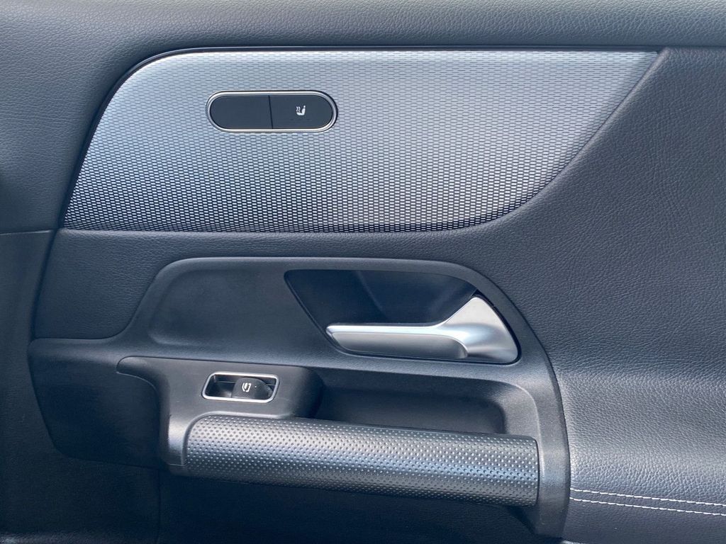 Mercedes-Benz GLB 200 2020