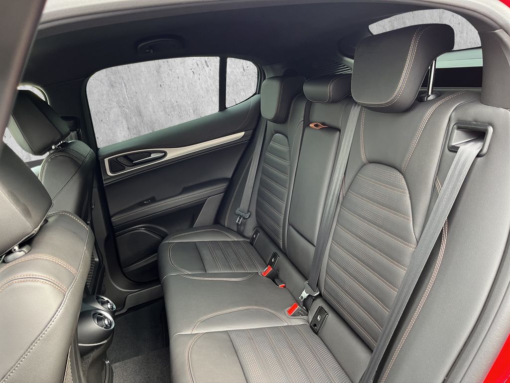 Alfa Romeo Stelvio 2025