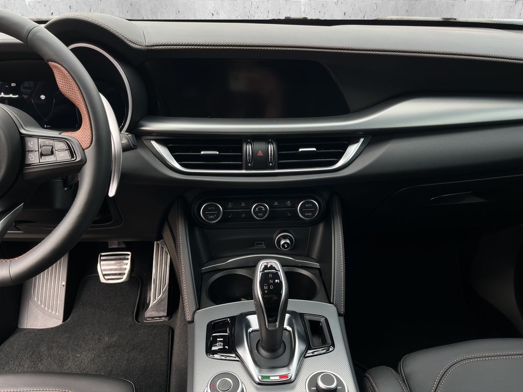 Alfa Romeo Stelvio 2025