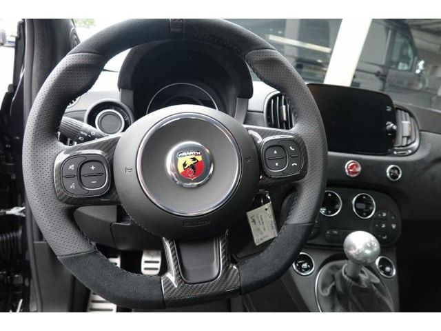 Abarth 695 2024