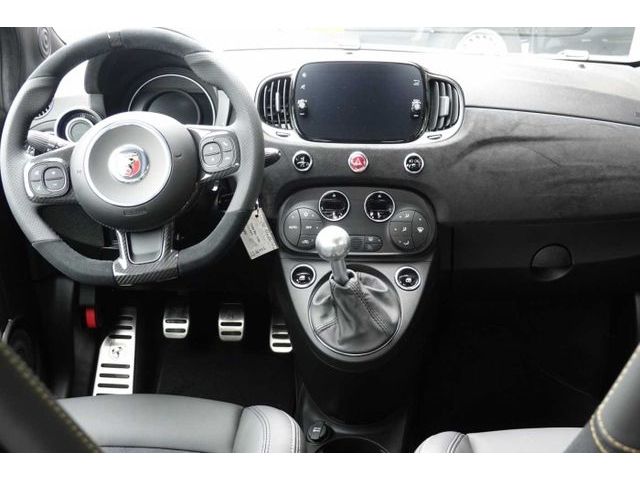 Abarth 695 2024