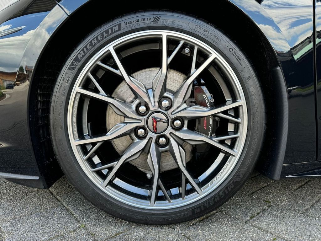 Corvette C8 2025