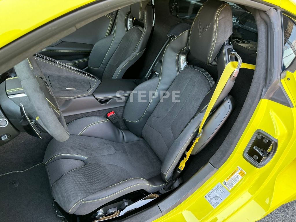 Corvette C8 2025