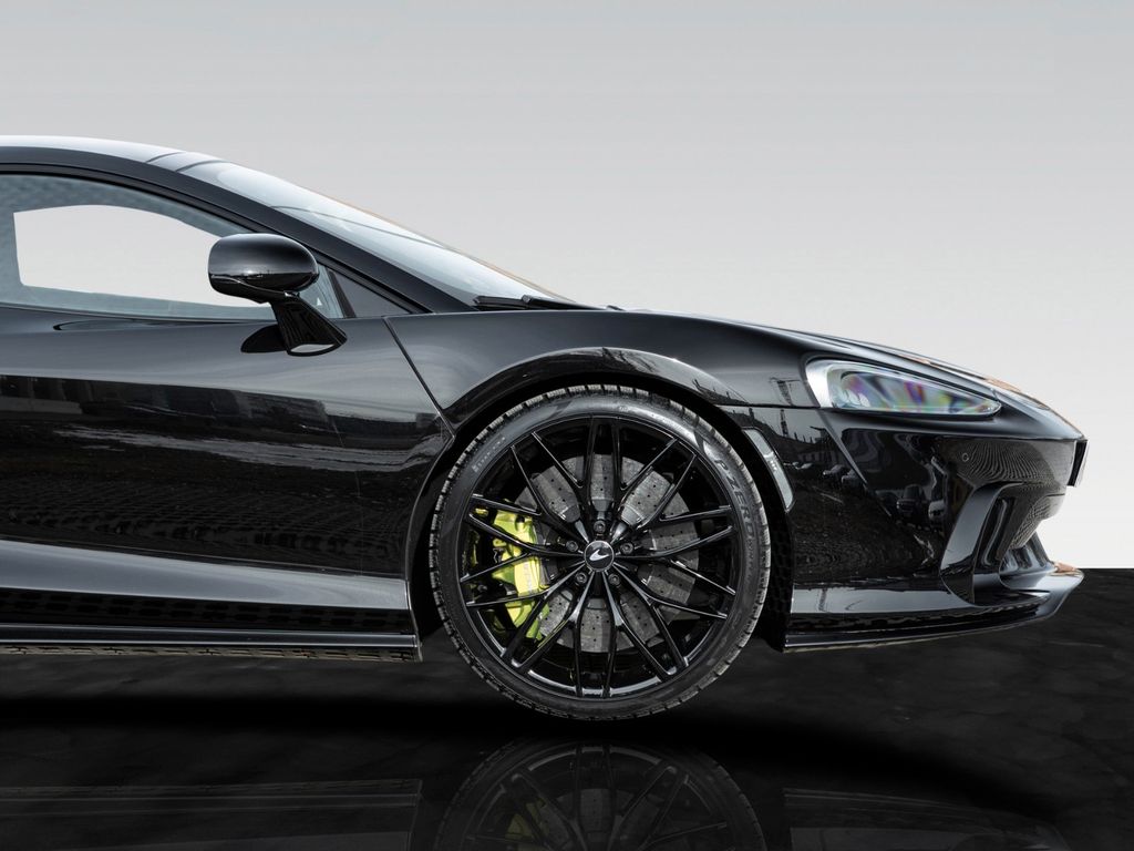 McLaren GT 2024