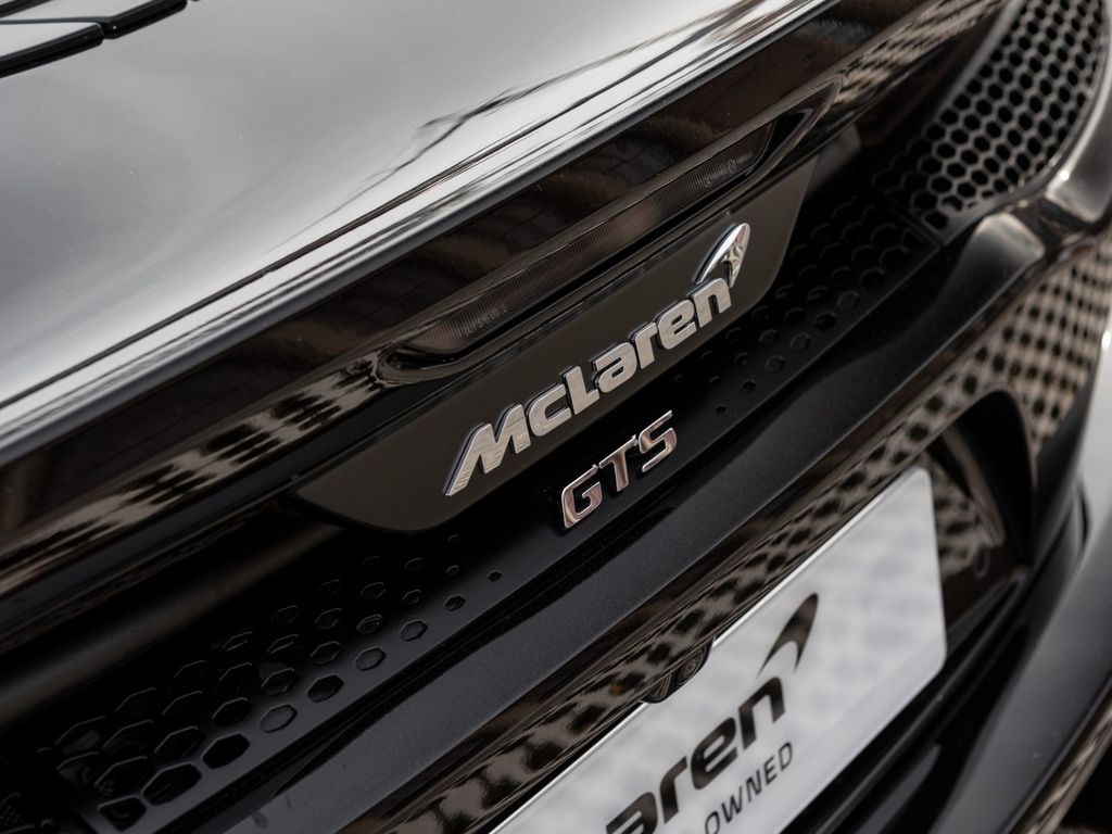 McLaren GT 2024