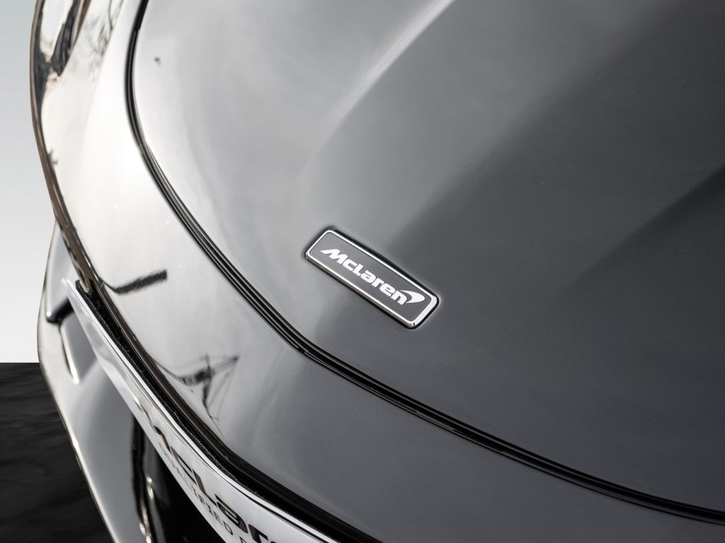 McLaren GT 2024