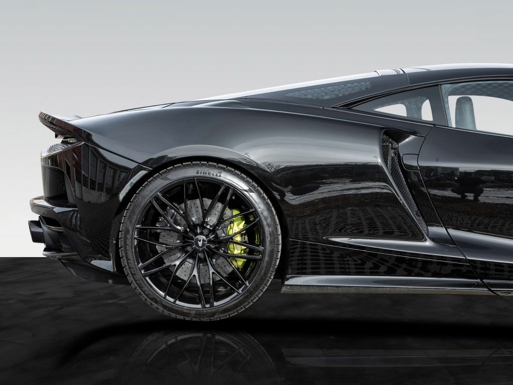 McLaren GT 2024