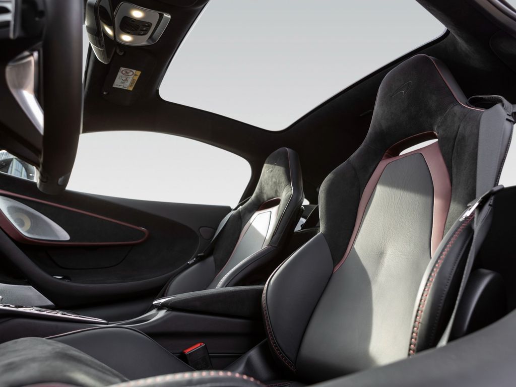 McLaren GT 2024
