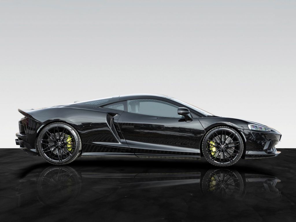 McLaren GT 2024