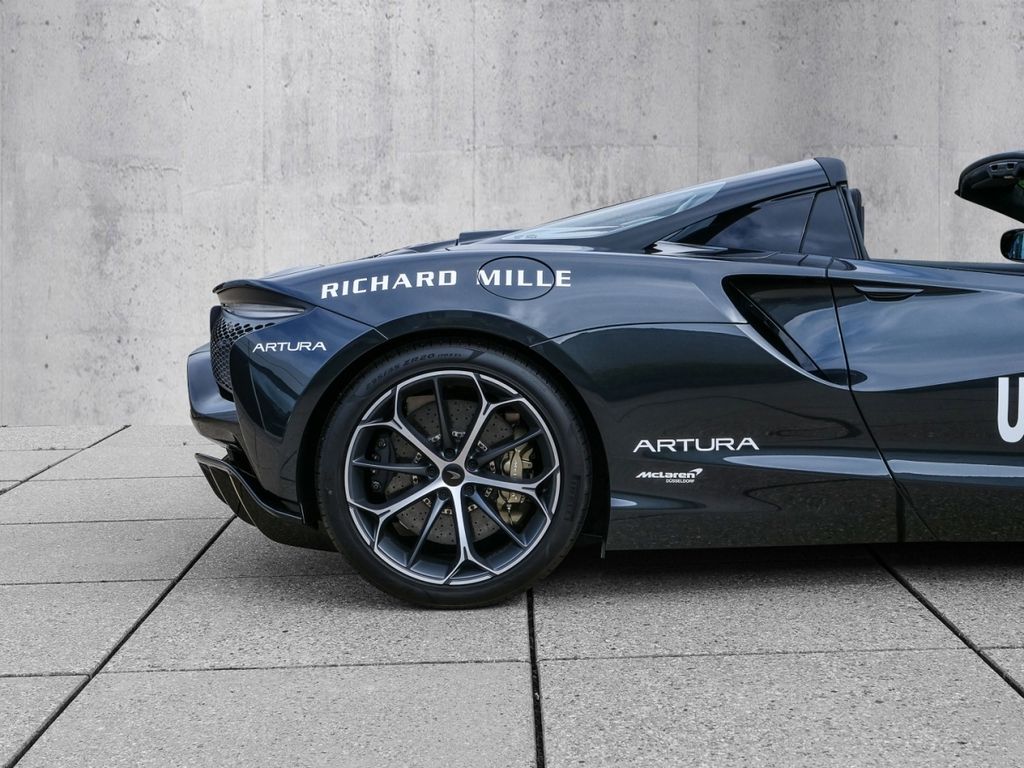 McLaren Artura 2025