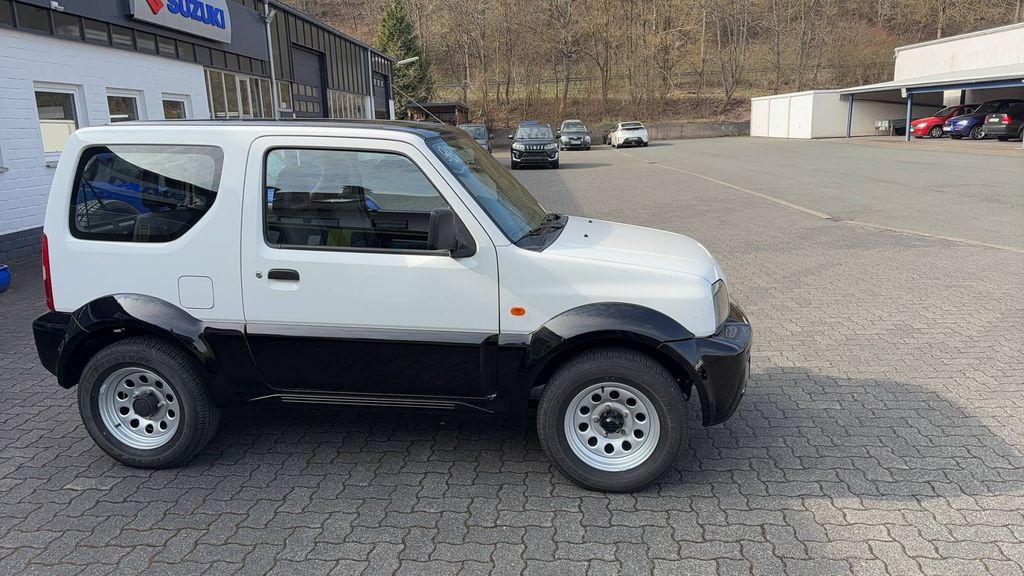 Suzuki Jimny 2011