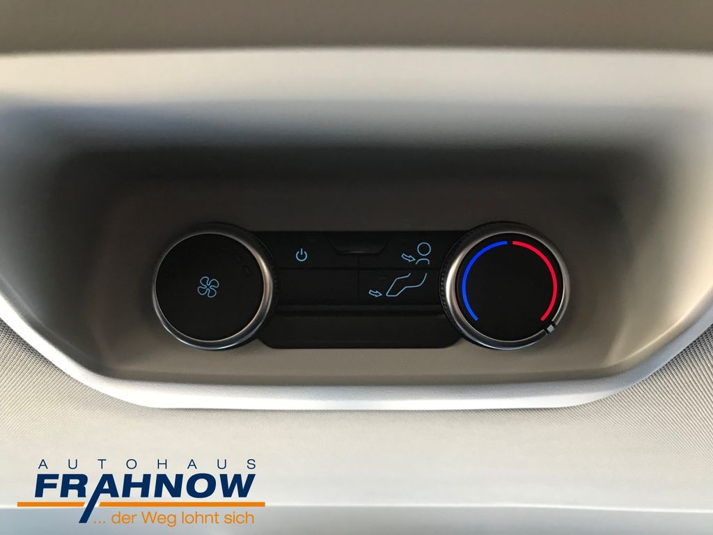 Ford Tourneo Custom 2025