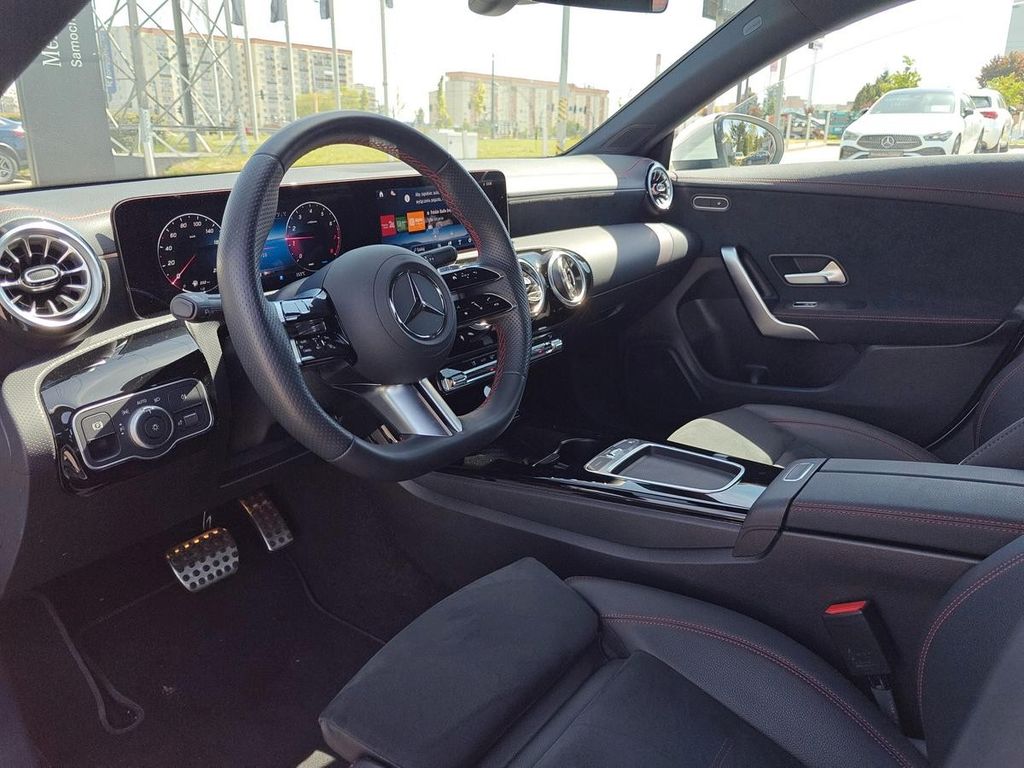 Mercedes-Benz CLA 200 2024