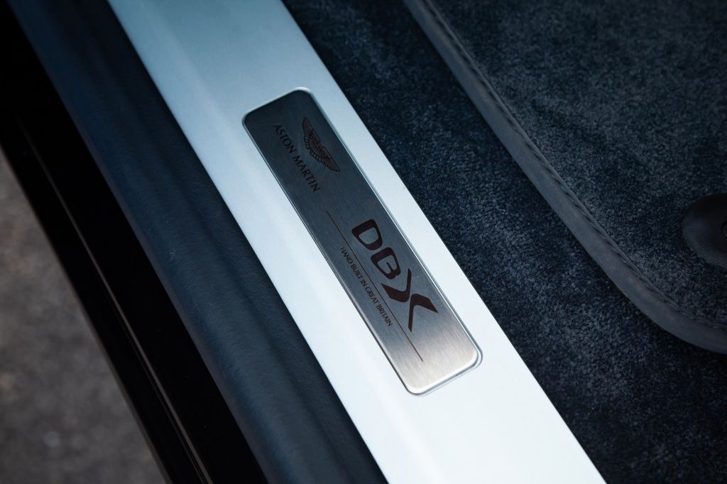 Aston Martin DBX