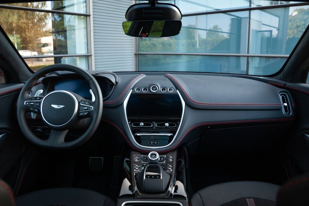 Aston Martin DBX