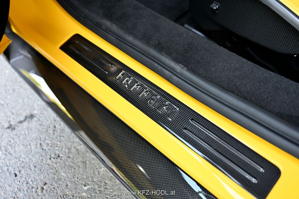 Ferrari 296 GTB 2025