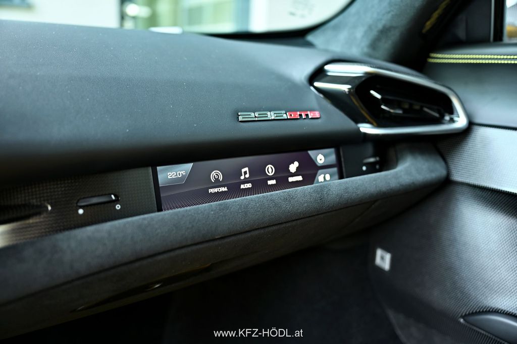 Ferrari 296 GTB 2025