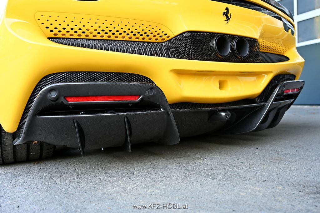 Ferrari 296 GTB 2025