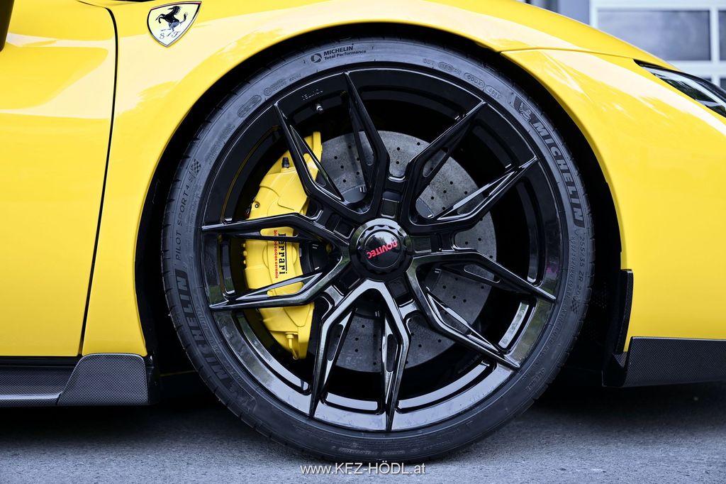 Ferrari 296 GTB 2025