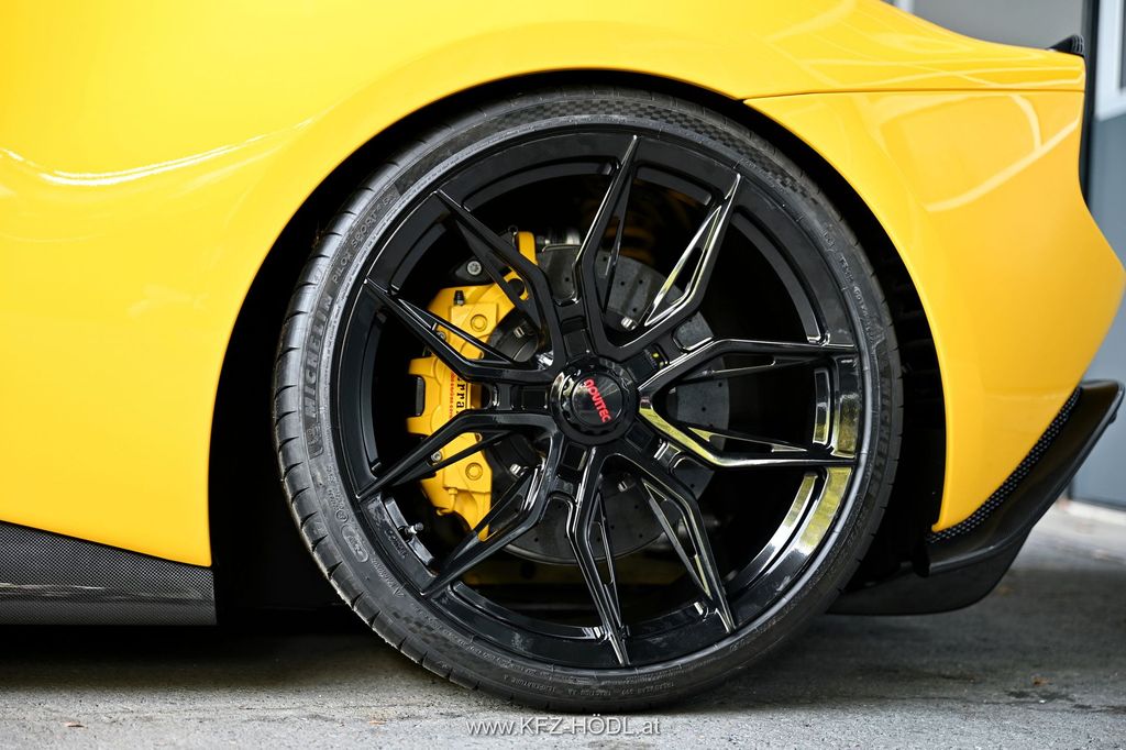 Ferrari 296 GTB 2025