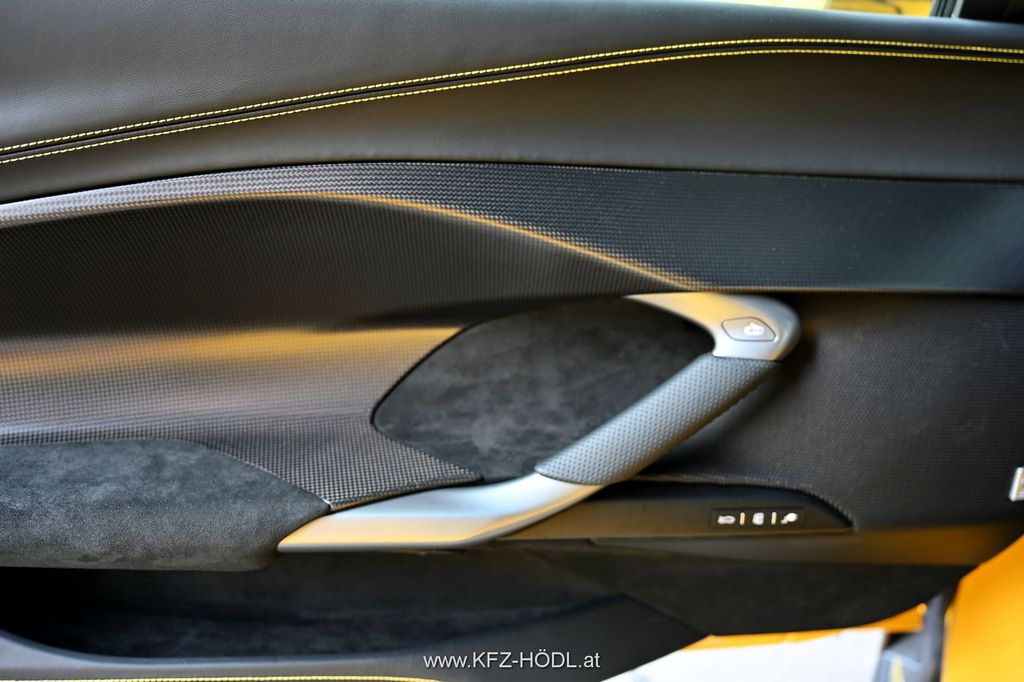 Ferrari 296 GTB 2025