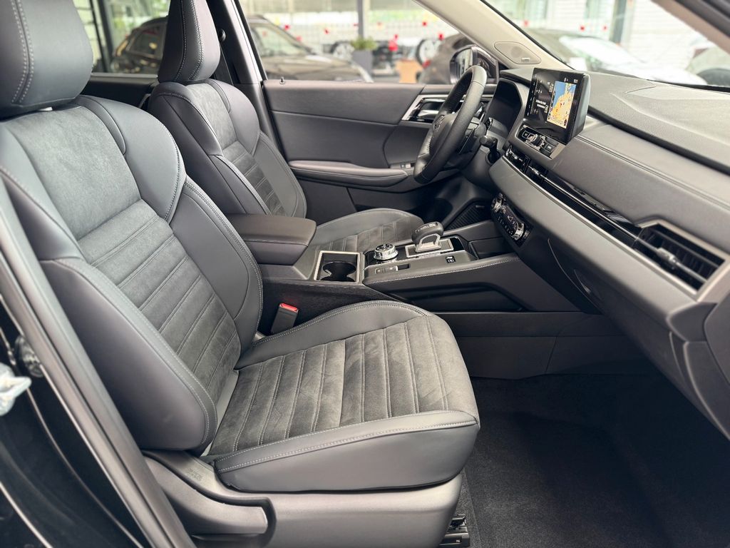 Mitsubishi Plug-in Hybrid Outlander