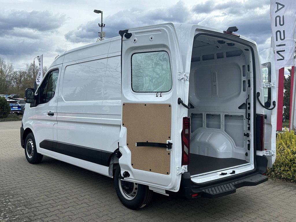 Nissan Interstar 2025