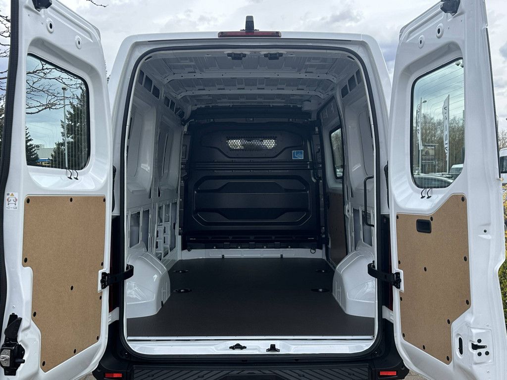 Nissan Interstar 2025