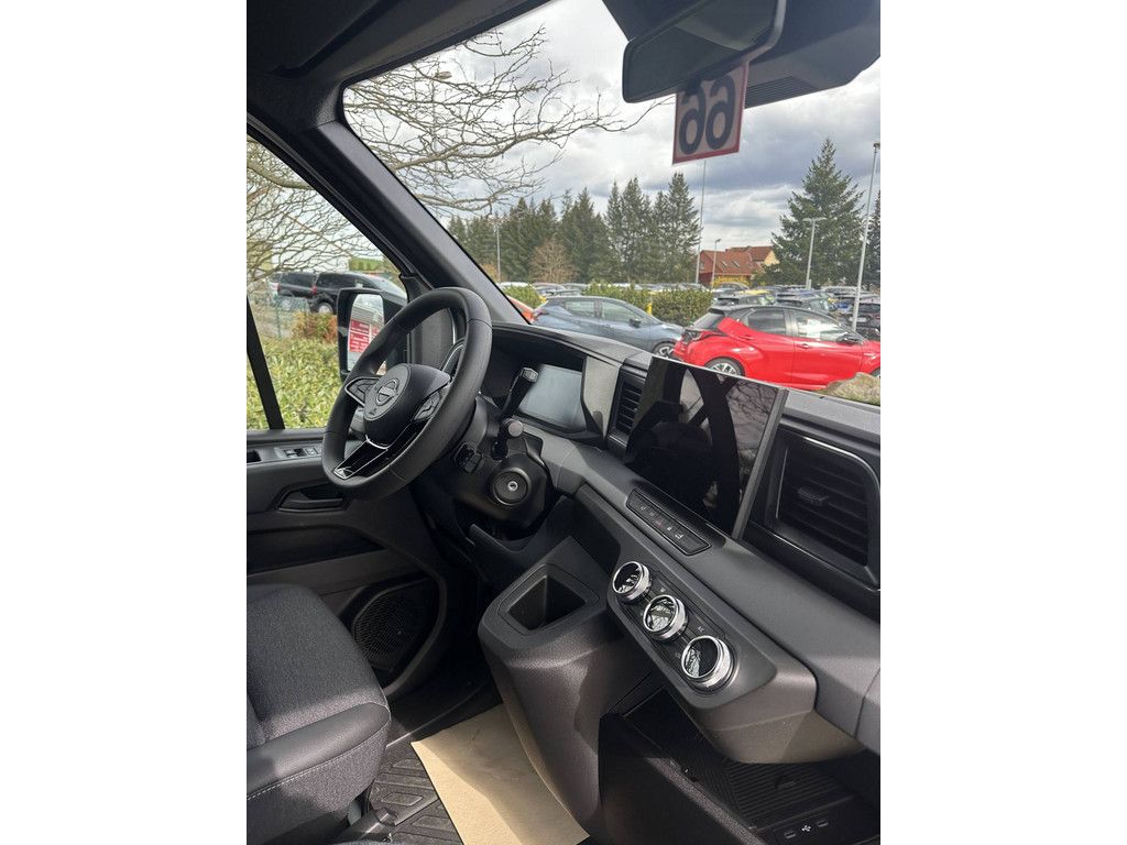Nissan Interstar 2025