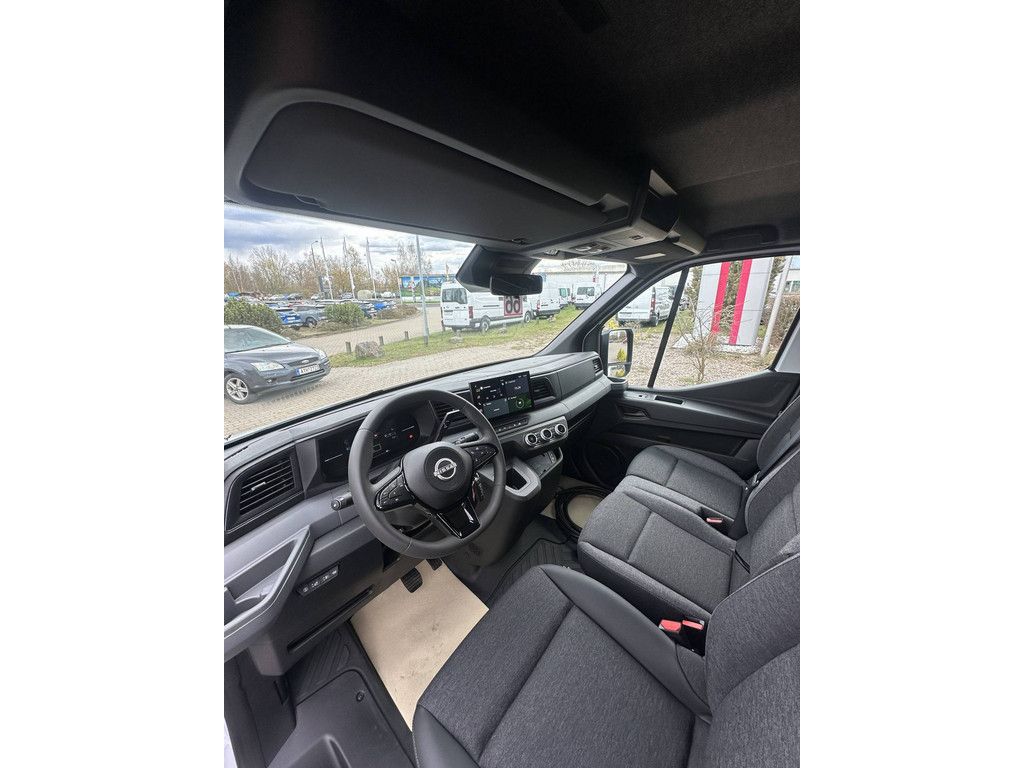 Nissan Interstar 2025