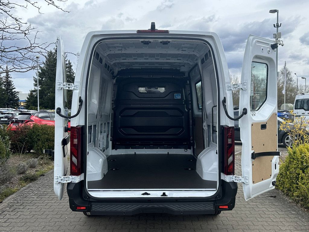 Nissan Interstar 2025