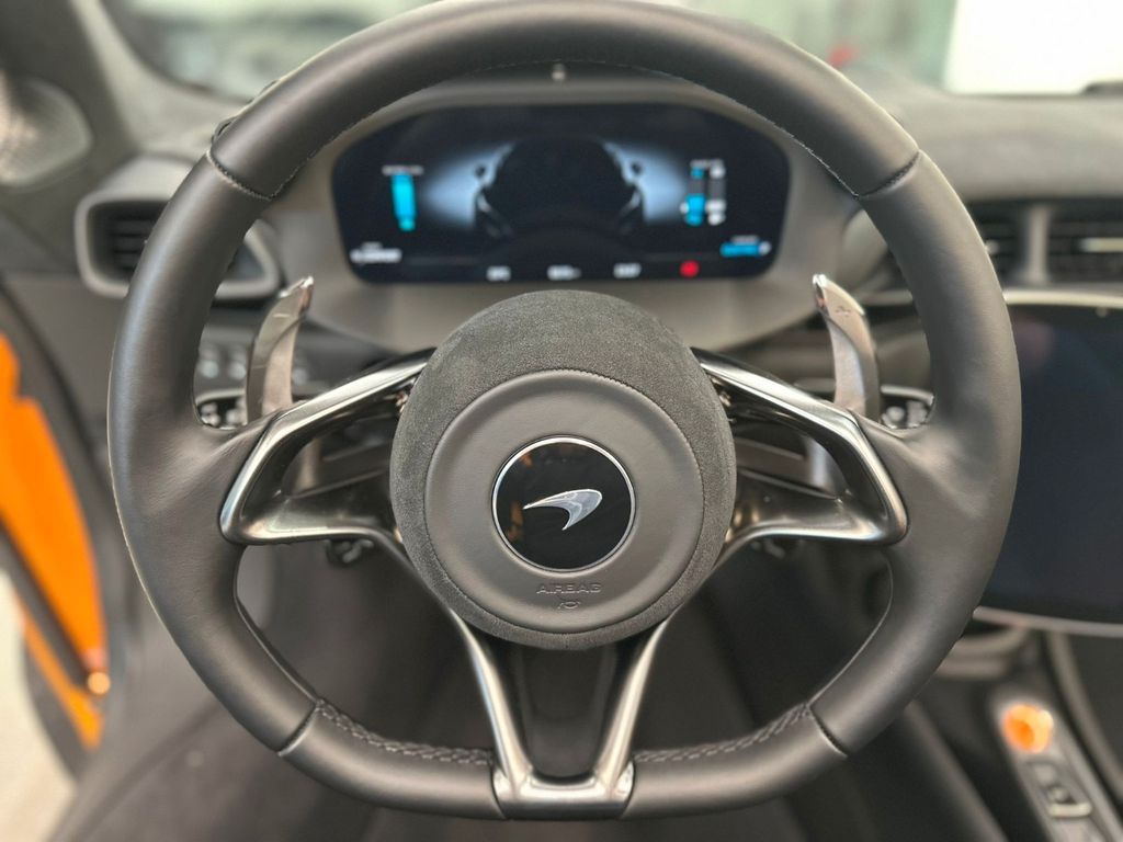 McLaren Artura 2024