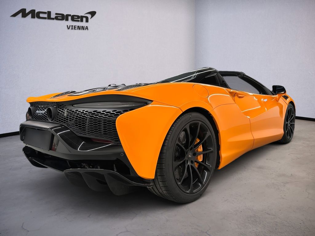 McLaren Artura 2024