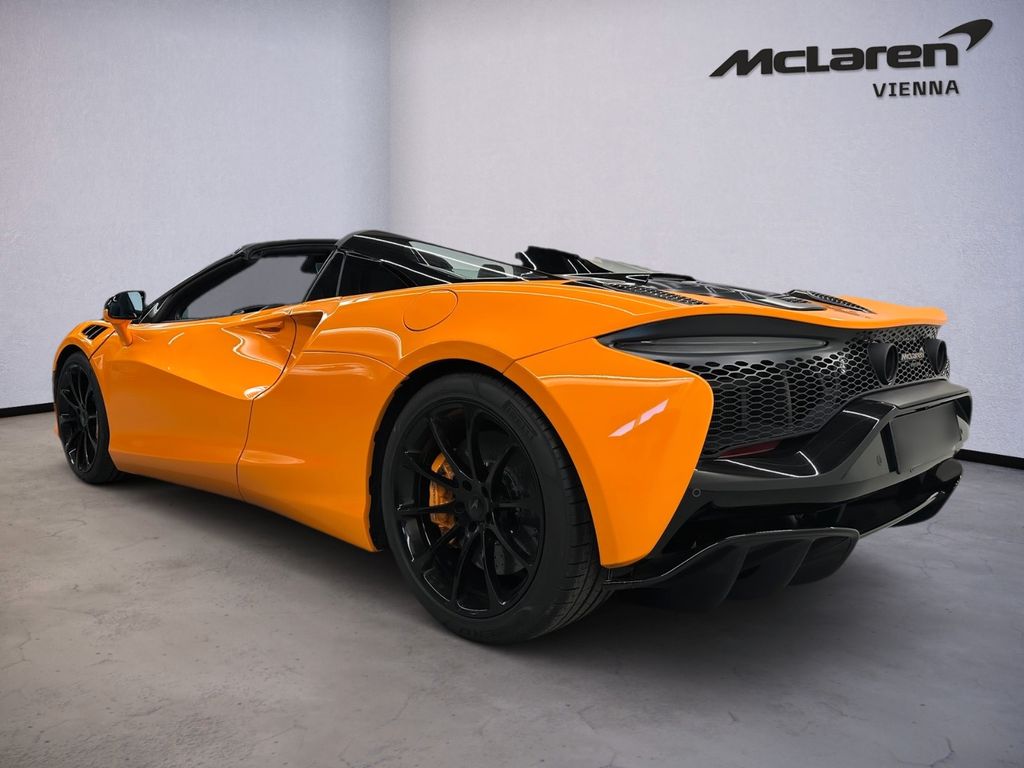 McLaren Artura 2024