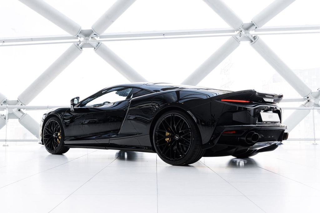 McLaren GT 2024