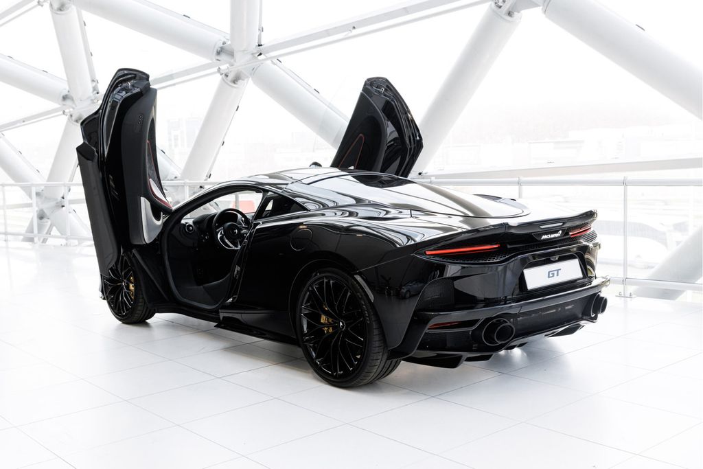 McLaren GT 2024