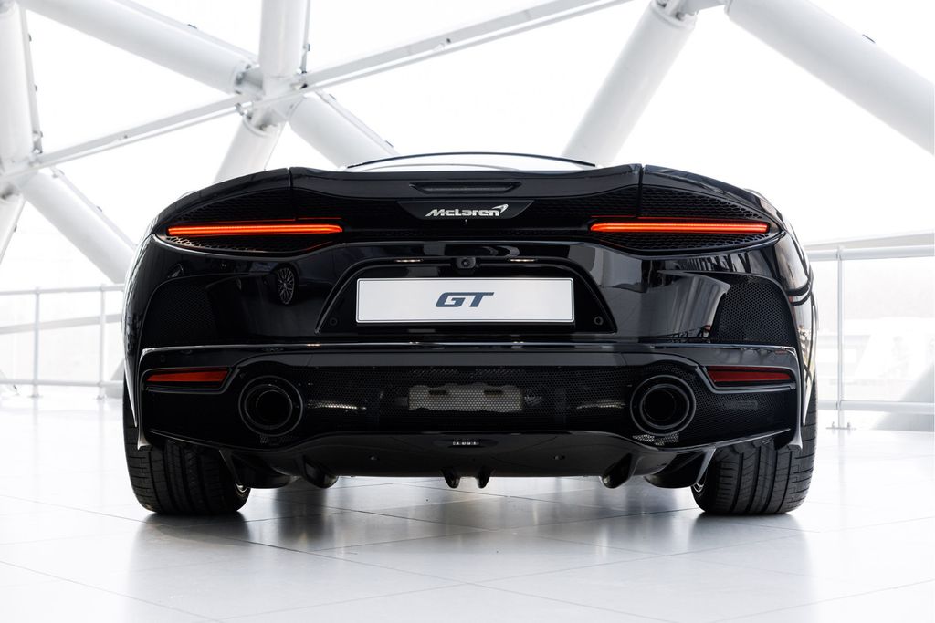 McLaren GT 2024