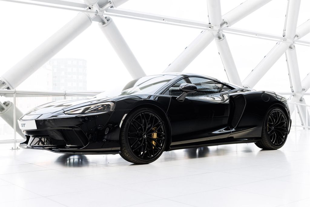 McLaren GT 2024