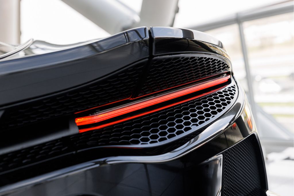 McLaren GT 2024