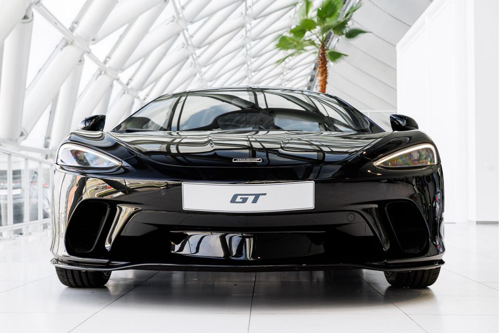 McLaren GT 2024