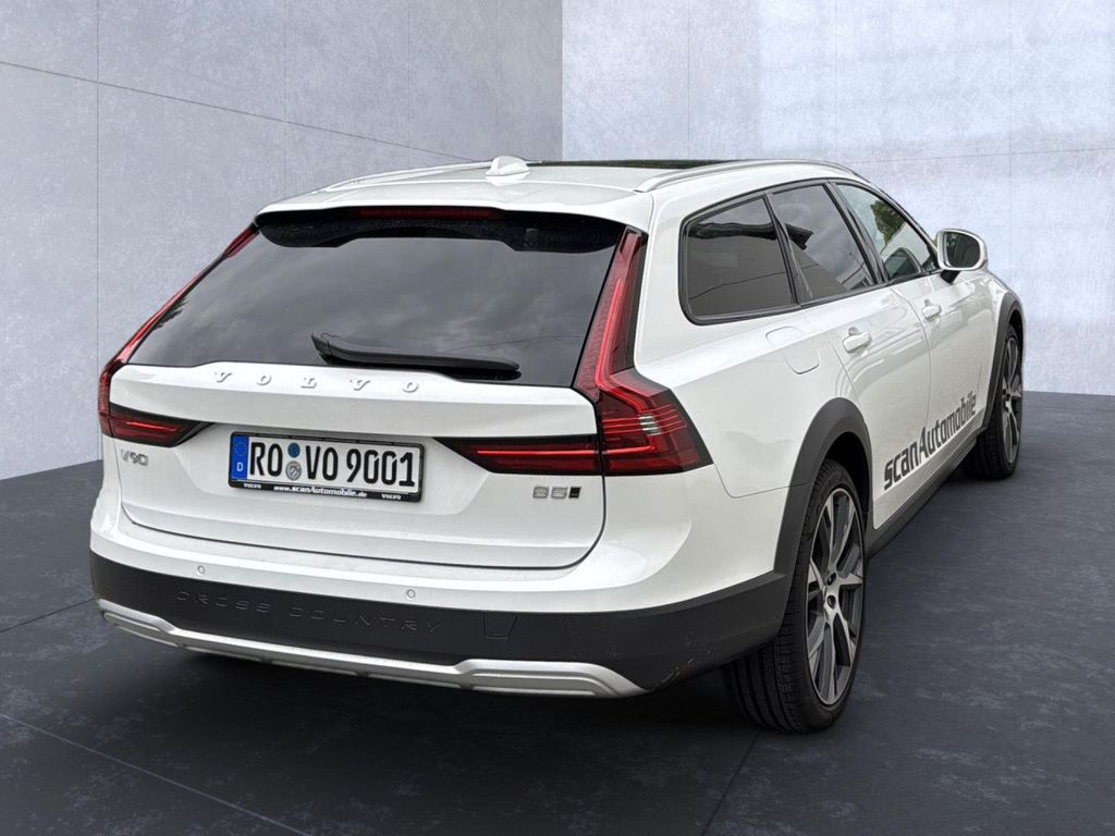 Volvo V90 Cross Country 2023