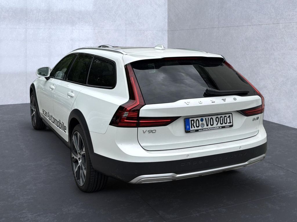 Volvo V90 Cross Country 2023