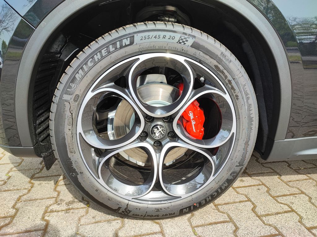 Alfa Romeo Stelvio 2023