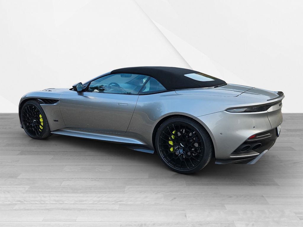 Aston Martin DBS 2024
