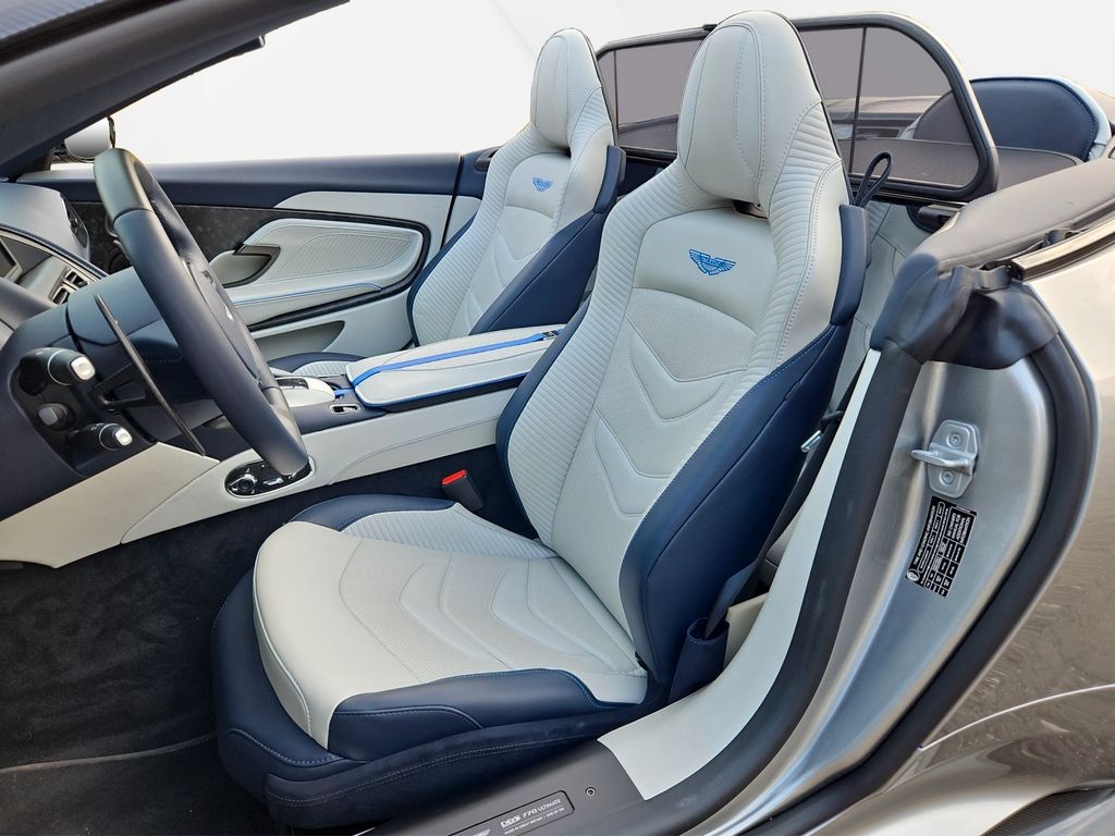 Aston Martin DBS 2024