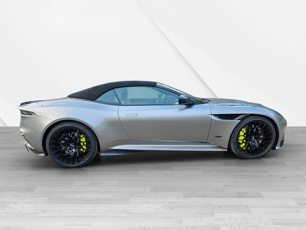 Aston Martin DBS 2024