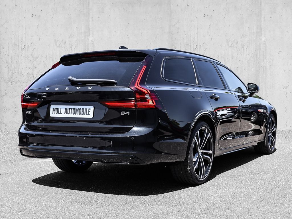 Volvo V90 2024