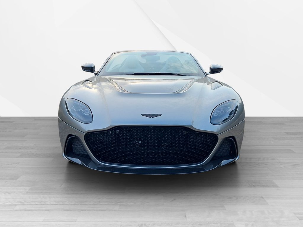 Aston Martin DBS 2024