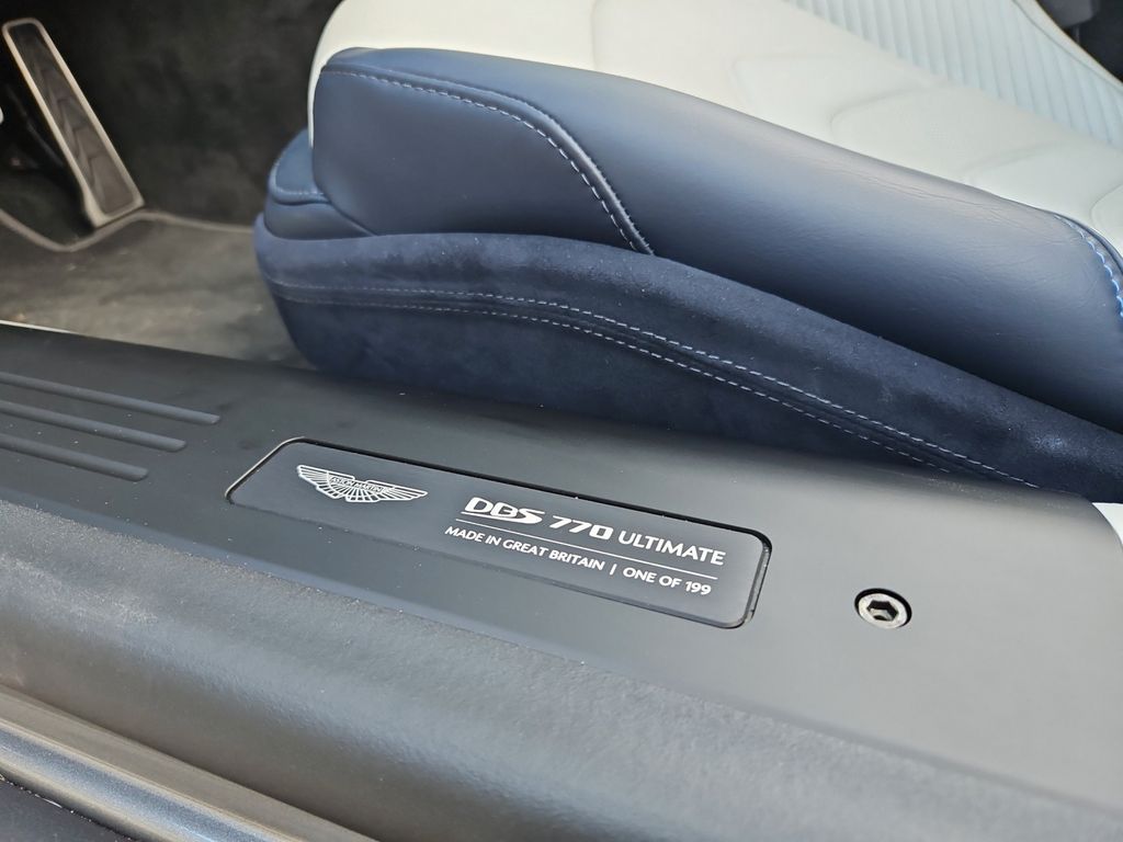 Aston Martin DBS 2024