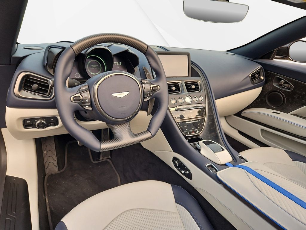 Aston Martin DBS 2024